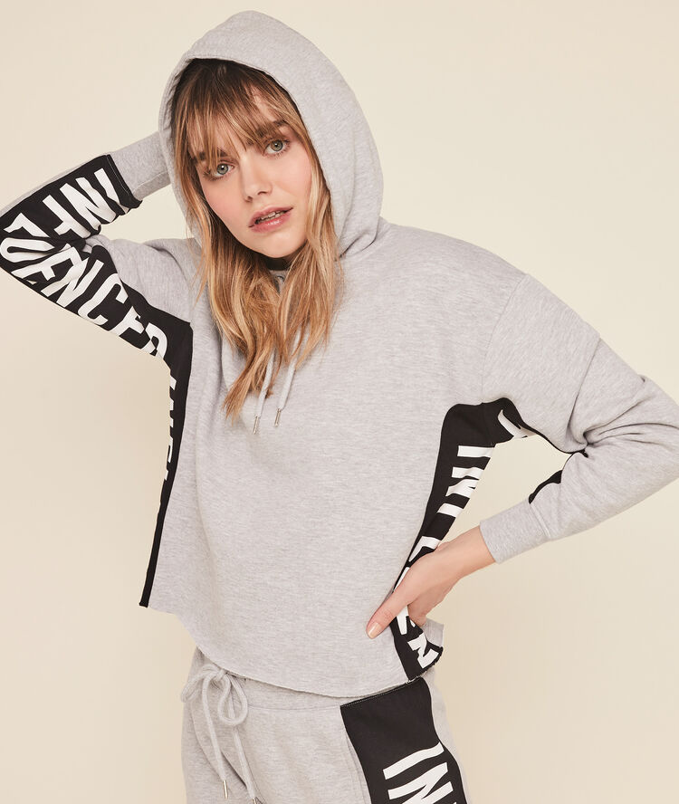 Sudadera con capucha y bandas laterales hellovibiz gris.