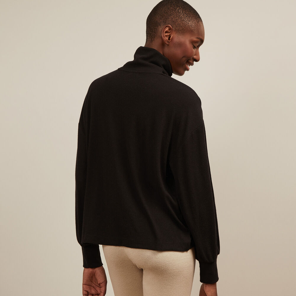 Top cuello vuelto - negro negro.