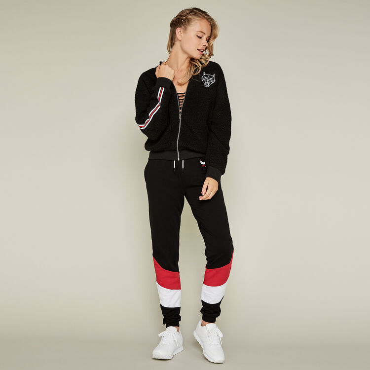 Chaqueta negra bullsiz black.