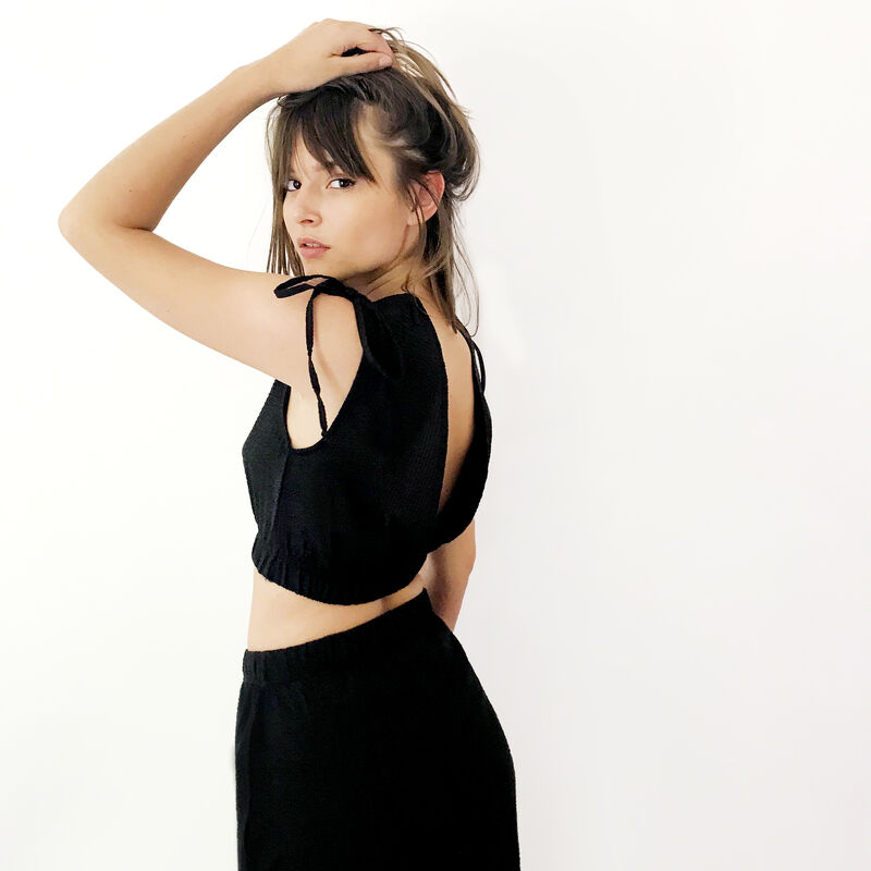 Top sin mangas con textura - negro Top sin mangas con textura - negro;