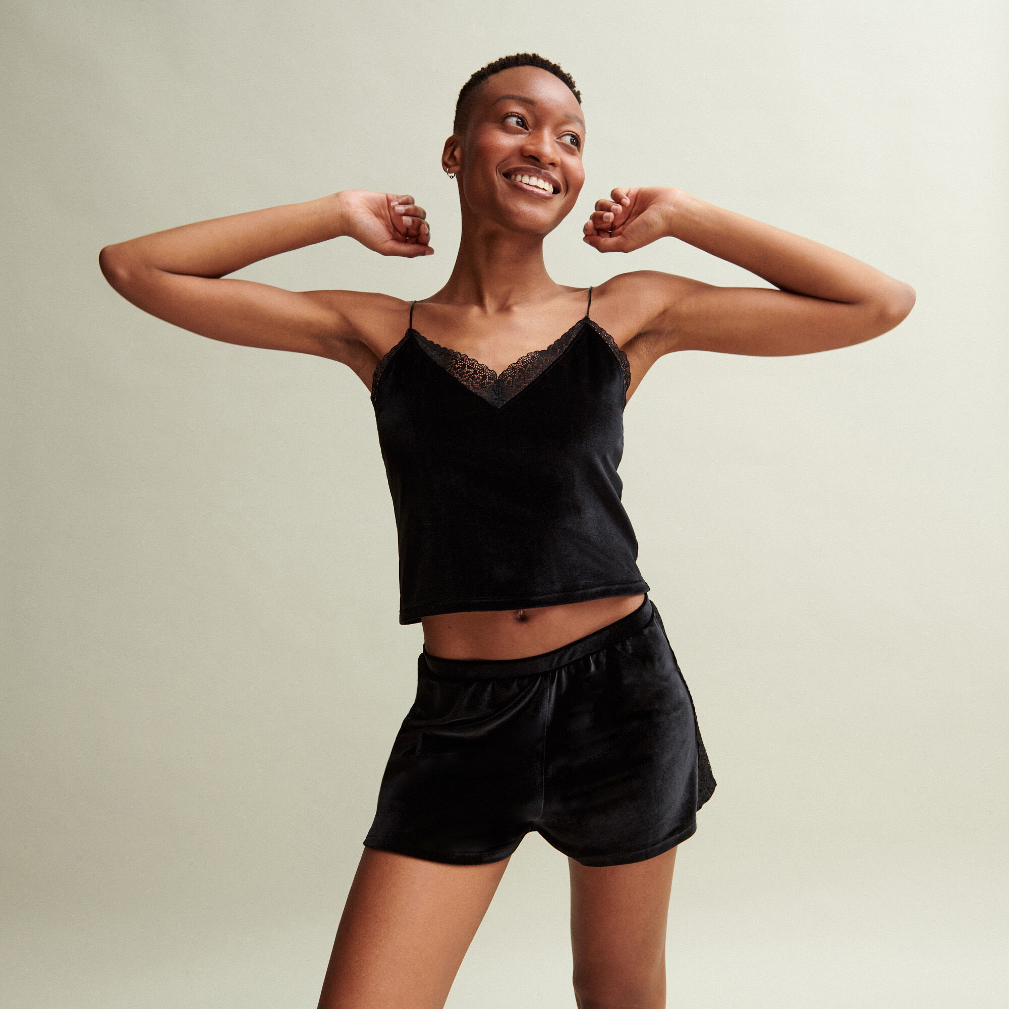 short de terciopelo y detalle de encaje - negro - negro - Undiz
