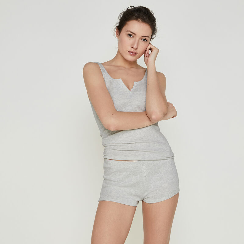 Shorts en gris claro newdebidiz Shorts en gris claro newdebidiz;