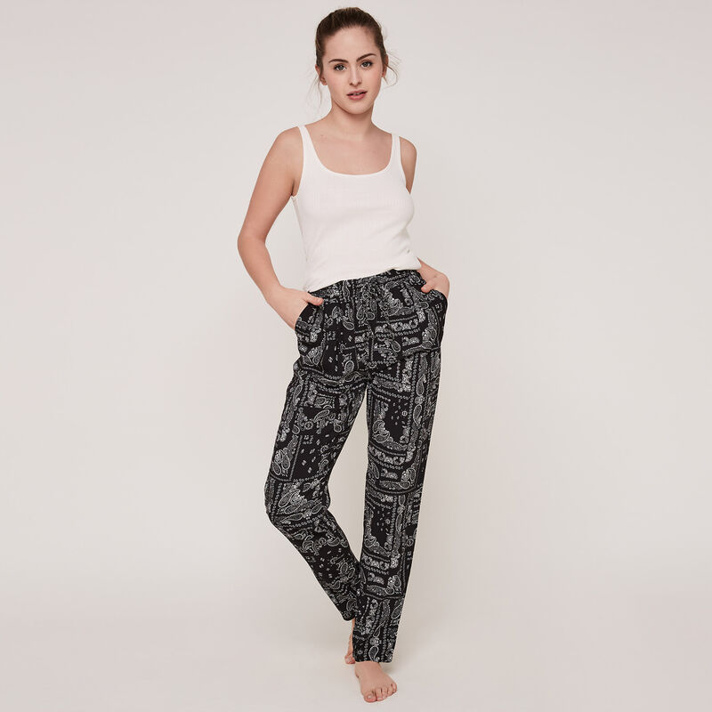 Pantalón con estampado bandana bandajauniz Pantalón con estampado bandana bandajauniz;