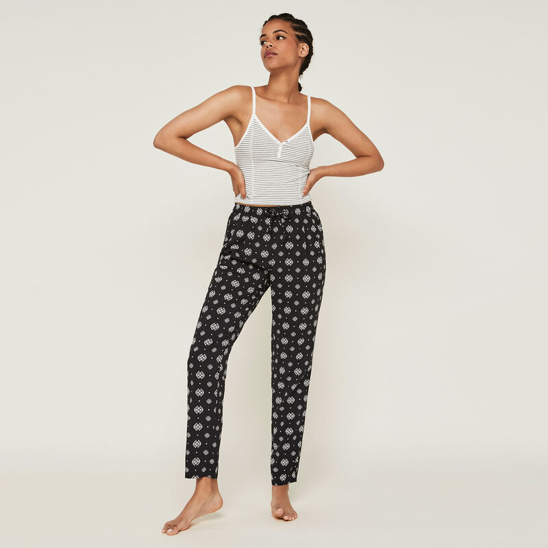 Crop top con automáticos petitrayiz Crop top con automáticos petitrayiz;