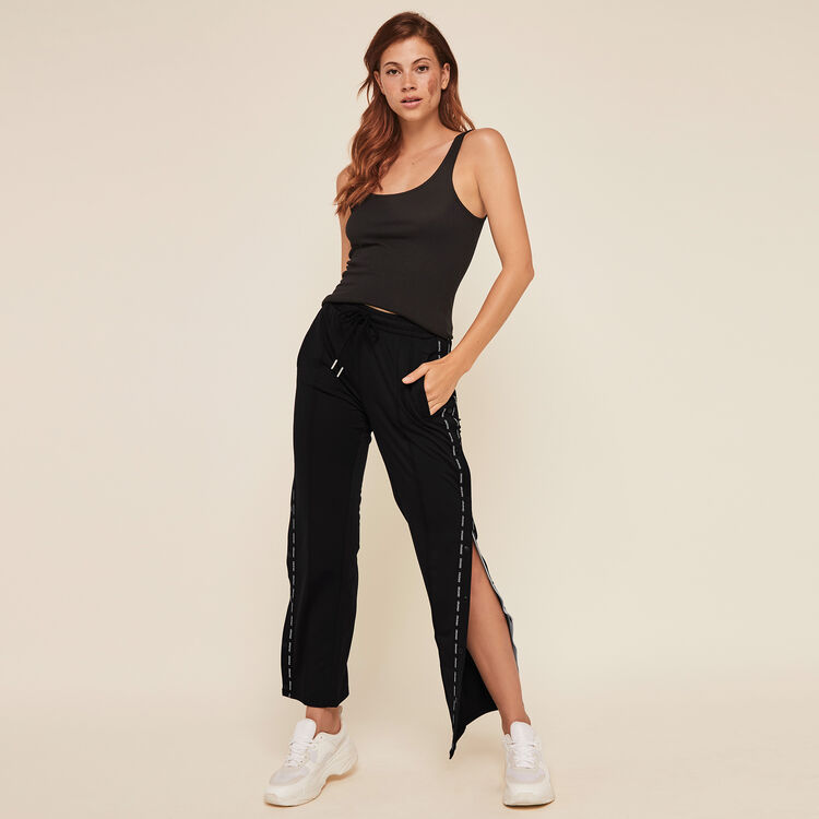 Pantalón de chándal con abertura en los laterales Pantalón de chándal con abertura en los laterales;
