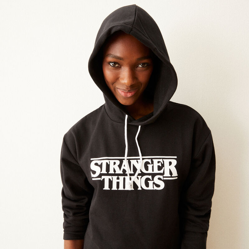 Sudadera estampada Stranger Things - negra Sudadera estampada Stranger Things - negra;
