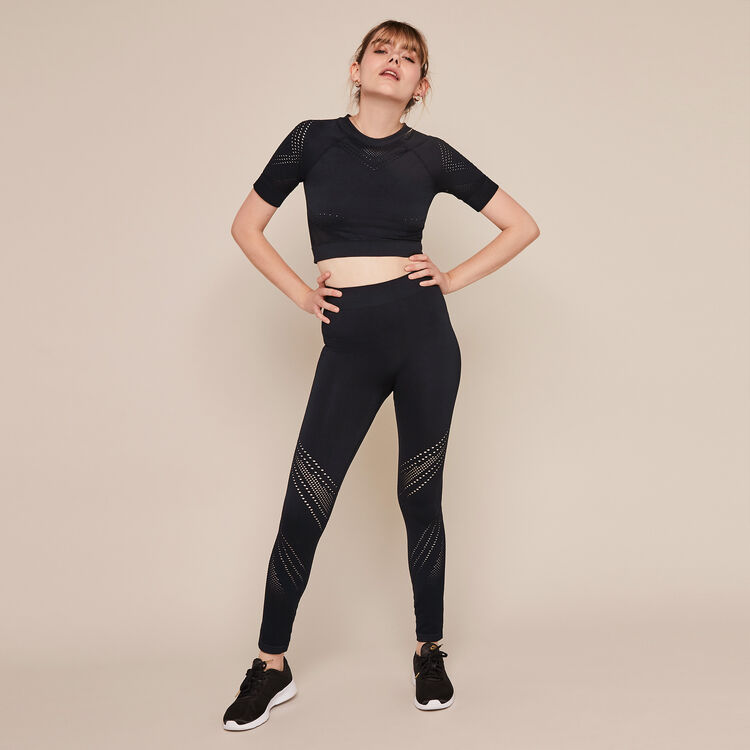 Crop top deportivo con costuras herosportiz negro.
