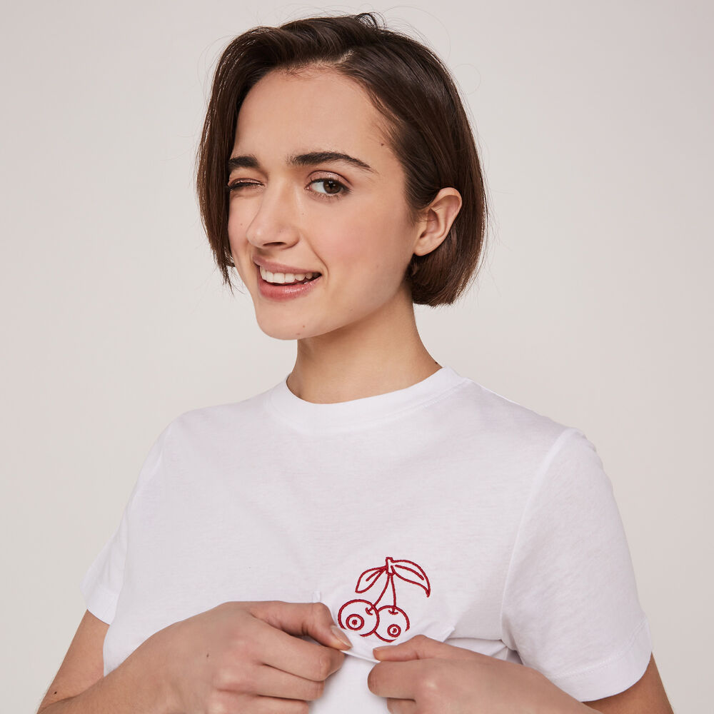 Top de manga corta con detalle de bordado cerisecachiz blanco.
