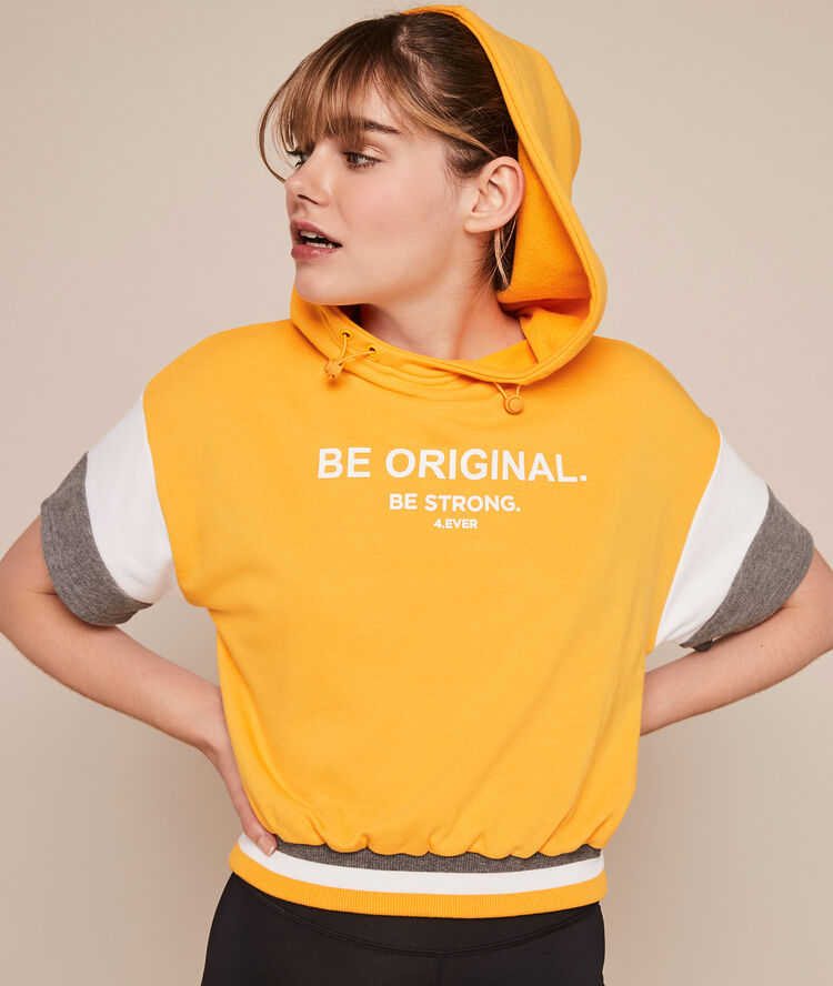 Sudadera deportiva con mensaje basicsportiz ocre.