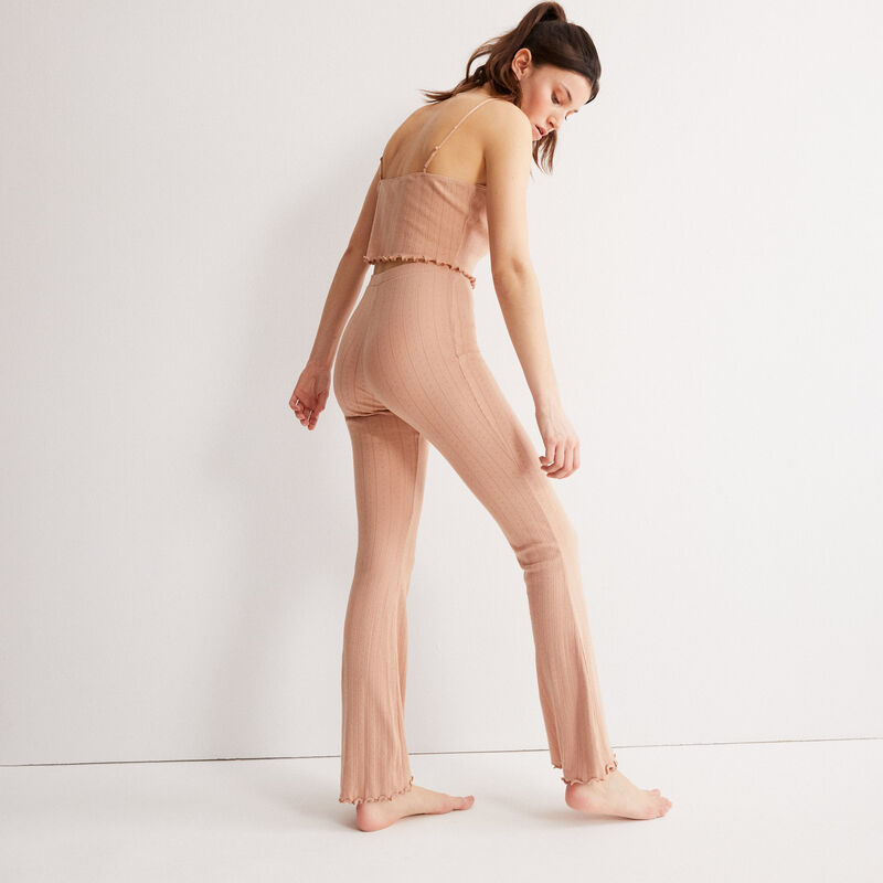 pantalón acampanado de punto con puntitos - beige nude pantalón acampanado de punto con puntitos - beige nude;