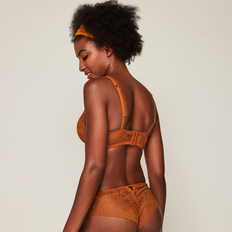 Braguita culotte de encaje con detalle de bisutería ethnobiz Braguita culotte de encaje con detalle de bisutería ethnobiz;