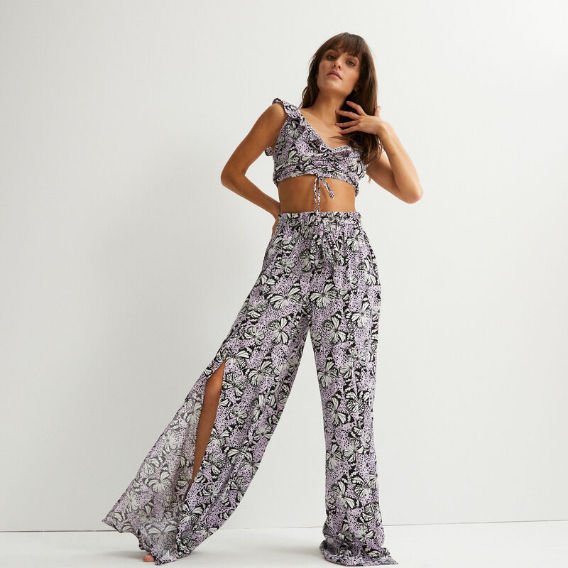 Crop top anudado en los hombros con volantes y estampados de mariposas - morado Crop top anudado en los hombros con volantes y estampados de mariposas - morado;