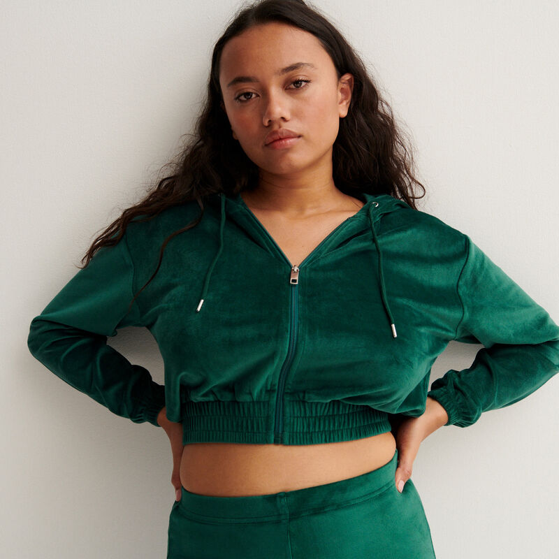 chaqueta crop de terciopelo con talle elástico - verde pino chaqueta crop de terciopelo con talle elástico - verde pino;
