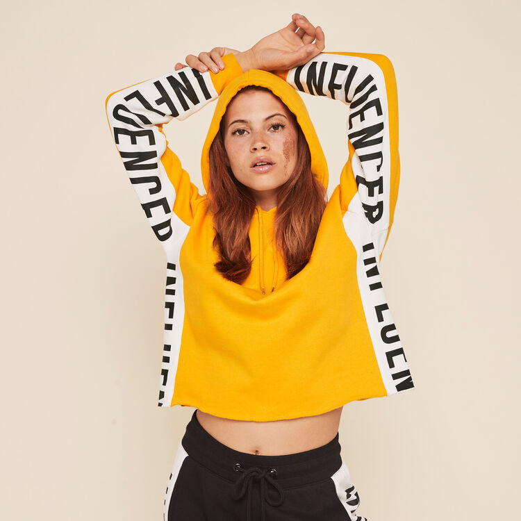 Sudadera con capucha y bandas laterales hellovibiz Sudadera con capucha y bandas laterales hellovibiz;