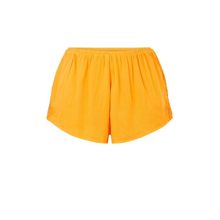 Shorts de satén con aplicación de encaje sexysatiz azafrán.