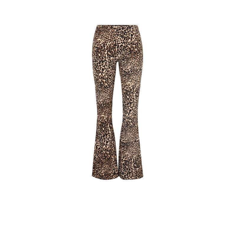 Pantalón flare con estampado de leopardo leoversiz Pantalón flare con estampado de leopardo leoversiz;