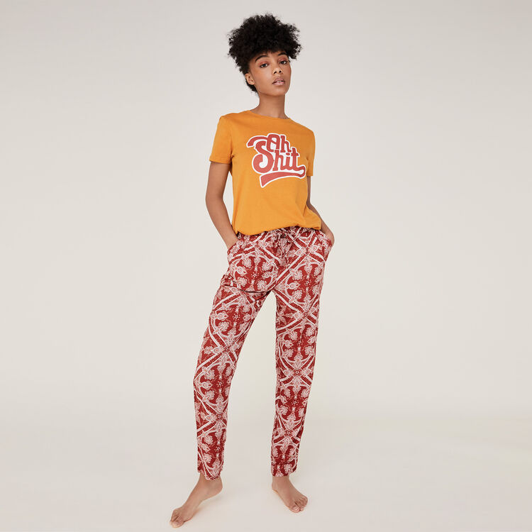 Pantalón con estampado en rojo juleiz Pantalón con estampado en rojo juleiz;