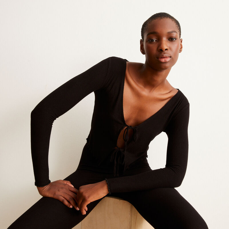 Chaqueta para anudar de manga larga - negra Chaqueta para anudar de manga larga - negra;