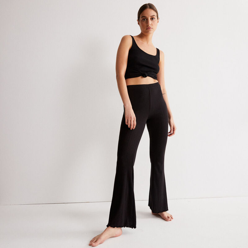 Pantalón acampanado de punto con puntitos - negro Pantalón acampanado de punto con puntitos - negro;