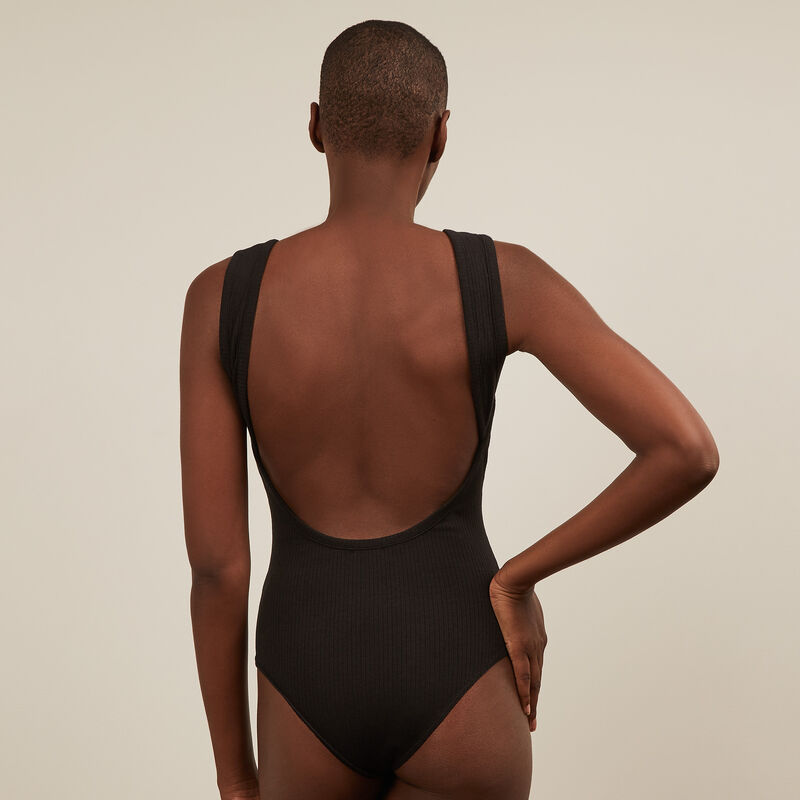 Body sin manga con la espalda abierta - negro Body sin manga con la espalda abierta - negro;
