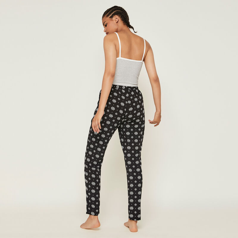 Crop top con automáticos petitrayiz Crop top con automáticos petitrayiz;